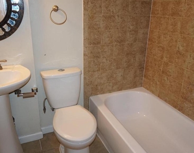 6620 Auburn Avenue - Photo Thumbnail 8