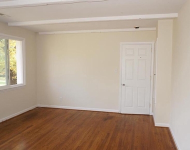 6620 Auburn Avenue - Photo Thumbnail 5