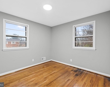 10407 Inez Place - Photo Thumbnail 2