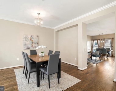 121 Copley Circle - Photo Thumbnail 12
