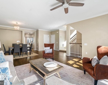 121 Copley Circle - Photo Thumbnail 7