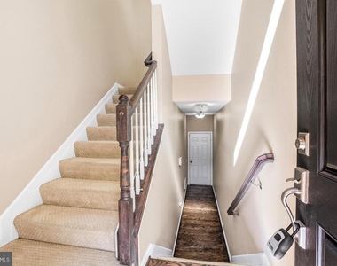 121 Copley Circle - Photo Thumbnail 5