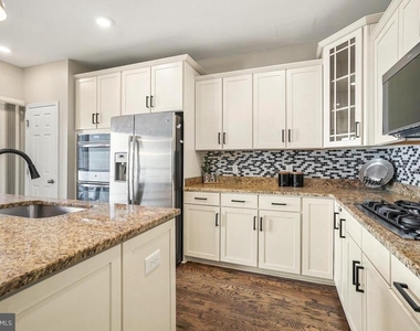 121 Copley Circle - Photo Thumbnail 21