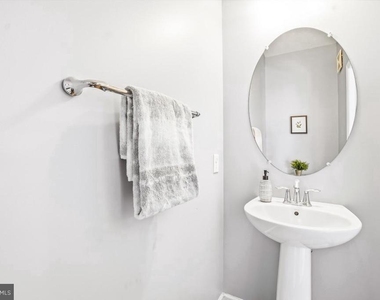 121 Copley Circle - Photo Thumbnail 15