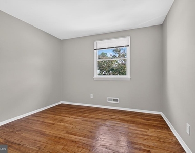 2112 Folkstone Road - Photo Thumbnail 15