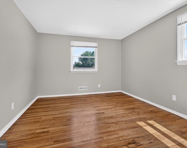 2112 Folkstone Road - Photo Thumbnail 14