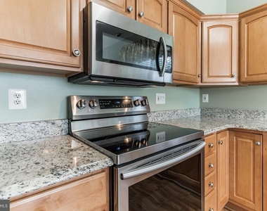 1025 Simsbury Court - Photo Thumbnail 4