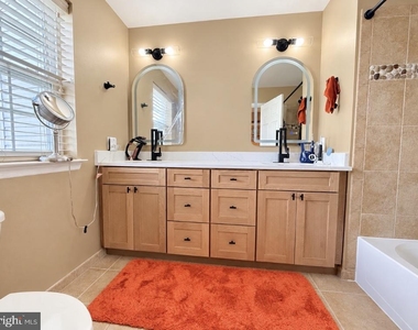 3509 Fisher Hill Lane - Photo Thumbnail 17