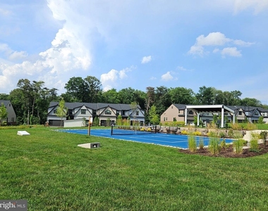 553 Levanna Lane - Photo Thumbnail 15