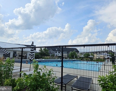 553 Levanna Lane - Photo Thumbnail 17