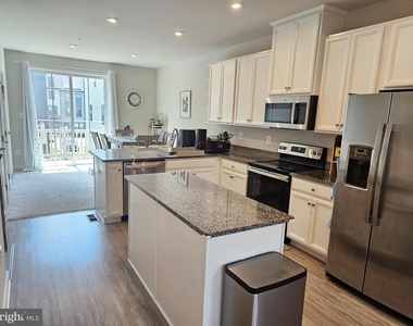 553 Levanna Lane - Photo Thumbnail 2