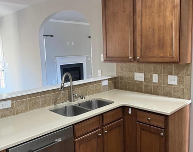 225 Mabley Place - Photo Thumbnail 11