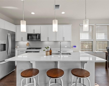 16004 Cessida St - Photo Thumbnail 20