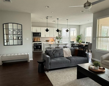 16004 Cessida St - Photo Thumbnail 12