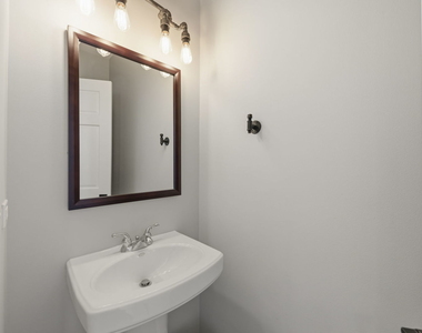 231 N West Street - Photo Thumbnail 7