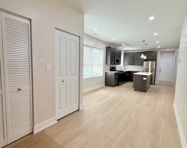 5852 N Artesian Avenue - Photo Thumbnail 2
