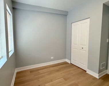 5852 N Artesian Avenue - Photo Thumbnail 9