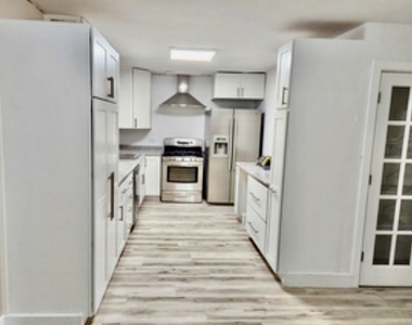 1019 Stratford Circle - Photo Thumbnail 3
