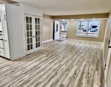 1019 Stratford Circle - Photo Thumbnail 1