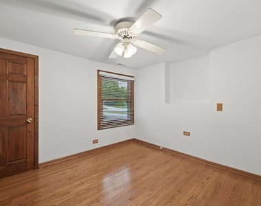 902 N Rohlwing Road - Photo Thumbnail 17