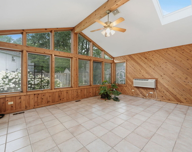 902 N Rohlwing Road - Photo Thumbnail 14