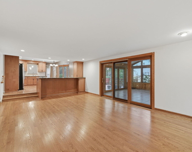 902 N Rohlwing Road - Photo Thumbnail 12