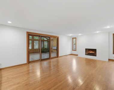 902 N Rohlwing Road - Photo Thumbnail 10