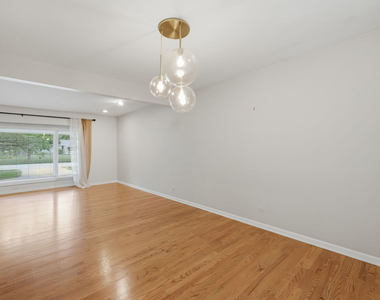 902 N Rohlwing Road - Photo Thumbnail 8