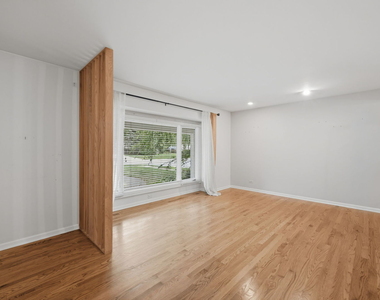 902 N Rohlwing Road - Photo Thumbnail 1
