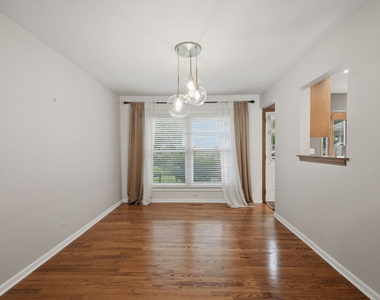 902 N Rohlwing Road - Photo Thumbnail 6