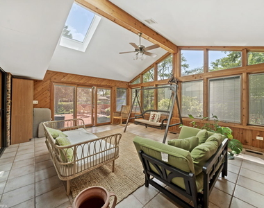 902 N Rohlwing Road - Photo Thumbnail 16
