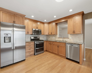 902 N Rohlwing Road - Photo Thumbnail 4