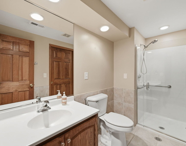 902 N Rohlwing Road - Photo Thumbnail 19
