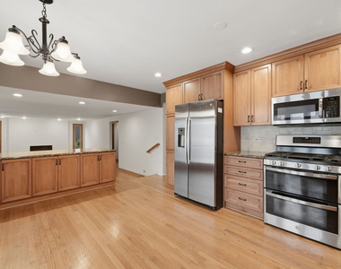 902 N Rohlwing Road - Photo Thumbnail 3