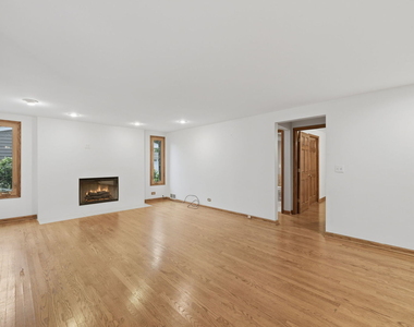 902 N Rohlwing Road - Photo Thumbnail 11