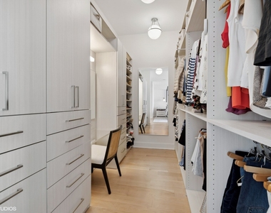 747 N Clark Street - Photo Thumbnail 21