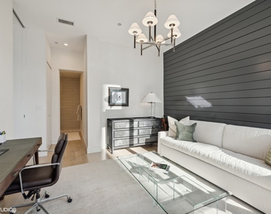 747 N Clark Street - Photo Thumbnail 30