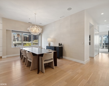 747 N Clark Street - Photo Thumbnail 16