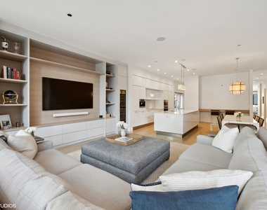 747 N Clark Street - Photo Thumbnail 8