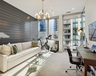 747 N Clark Street - Photo Thumbnail 28