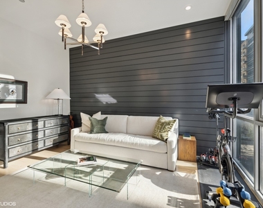 747 N Clark Street - Photo Thumbnail 29