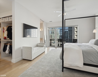 747 N Clark Street - Photo Thumbnail 17