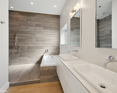 747 N Clark Street - Photo Thumbnail 24