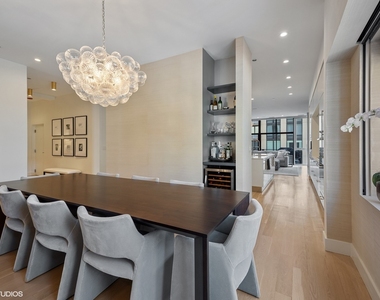 747 N Clark Street - Photo Thumbnail 12