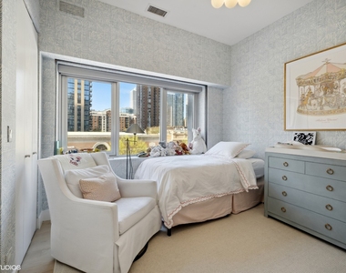 747 N Clark Street - Photo Thumbnail 26