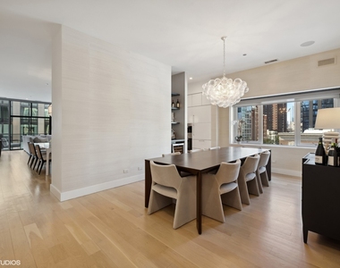 747 N Clark Street - Photo Thumbnail 13