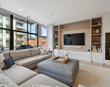 747 N Clark Street - Photo Thumbnail 6