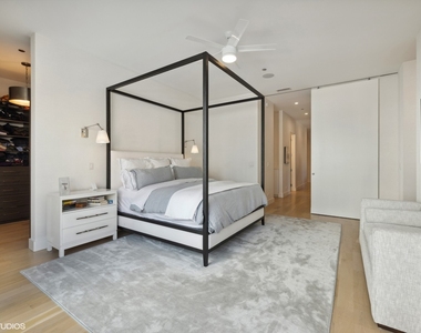 747 N Clark Street - Photo Thumbnail 19