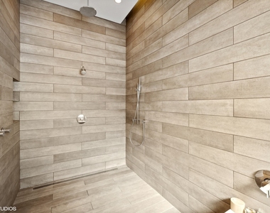 747 N Clark Street - Photo Thumbnail 25