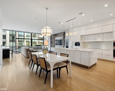 747 N Clark Street - Photo Thumbnail 1
